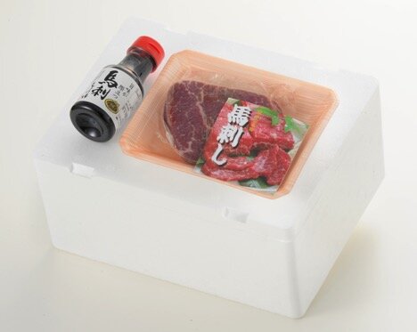 馬刺しと醤油のセット