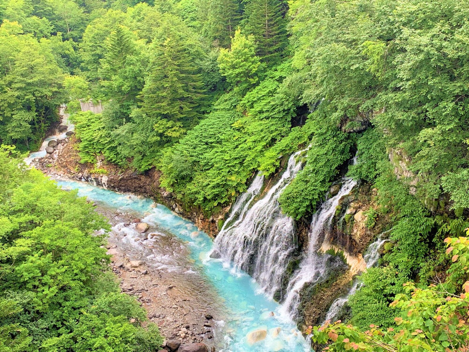 しらひげの滝(北海道美瑛)