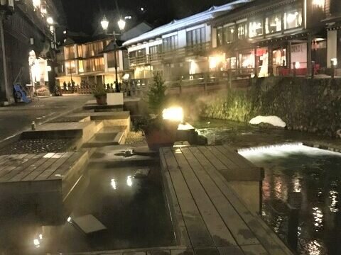 銀山温泉の足湯「和楽足湯（わらしゆ）」