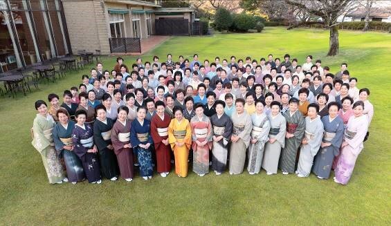 民族衣裳文化普及協会の集合写真