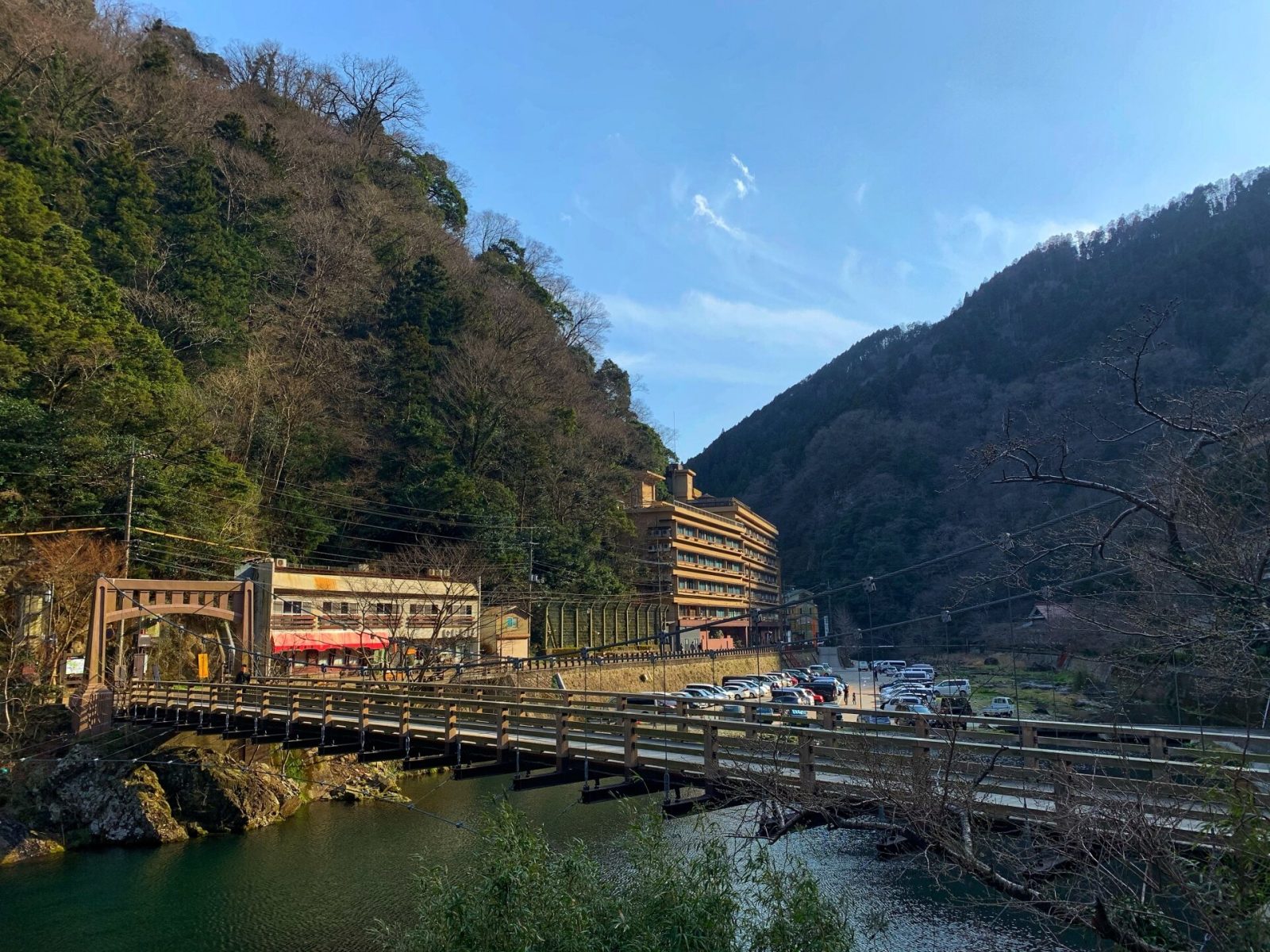 和歌山県真庭市の湯原温泉郷の高架橋