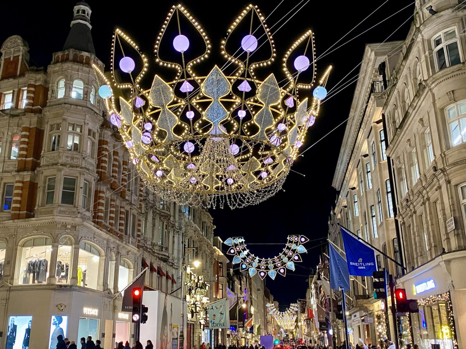 ライトアップされたロンドンのボンド・ストリート(Bond Street)