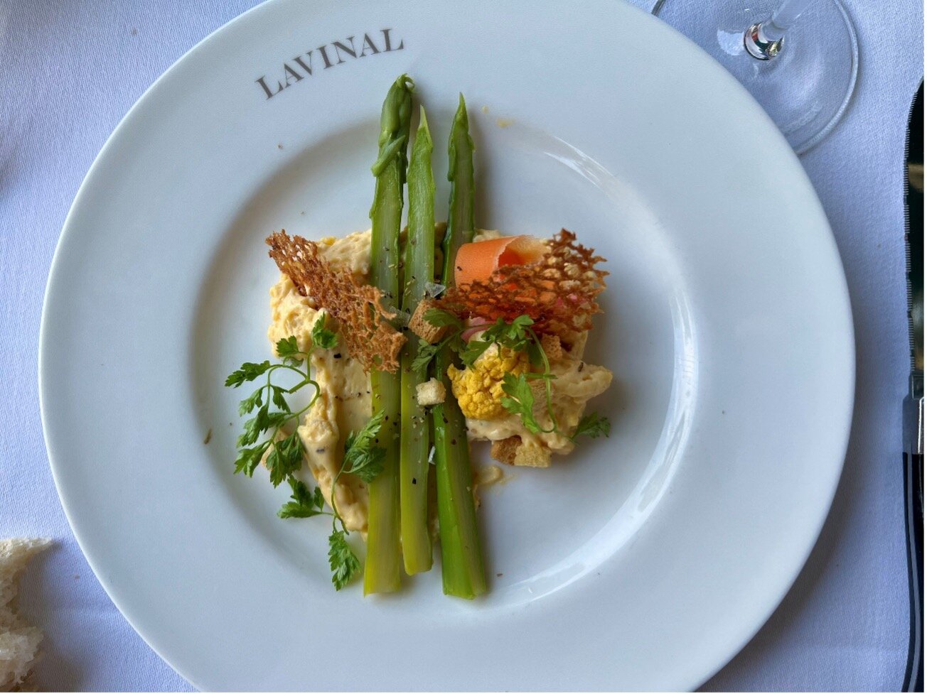 シャトー・ランシュ・バージュの隣のカフェ(Café Lavinal)のランチ