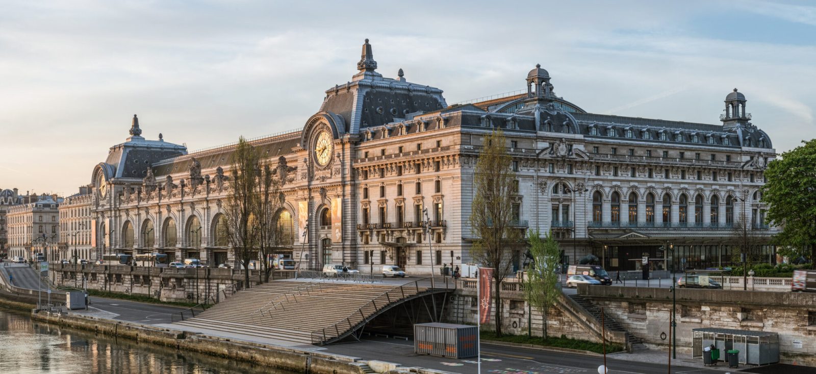 フランスのオルセー美術館の外観